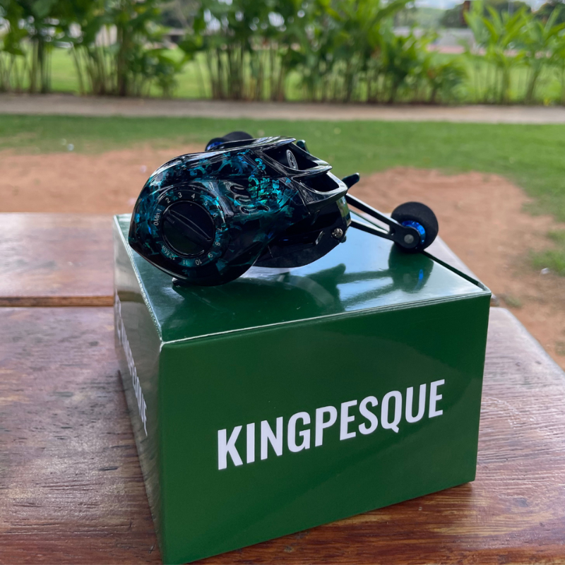 Carretilha Kingpesque Azure Anti-Cabeleira - Drag 8kg 7.2:1 + Óculos Polarizado Kingpesque Grátis